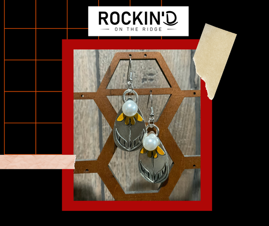 Pearl daisy earrings